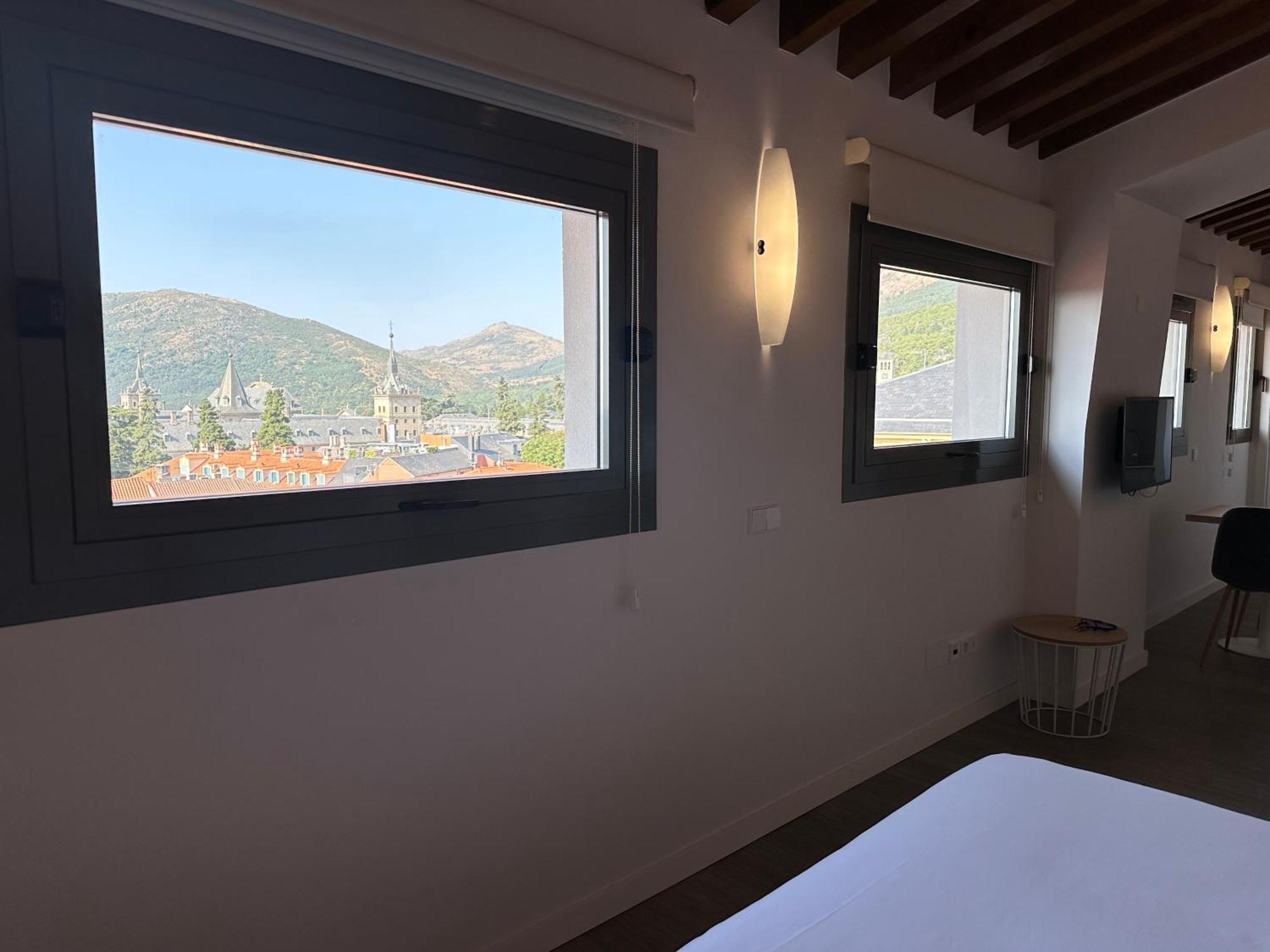 San Lorenzo Suites Сан Лоренсо де Ел Ескориал Екстериор снимка