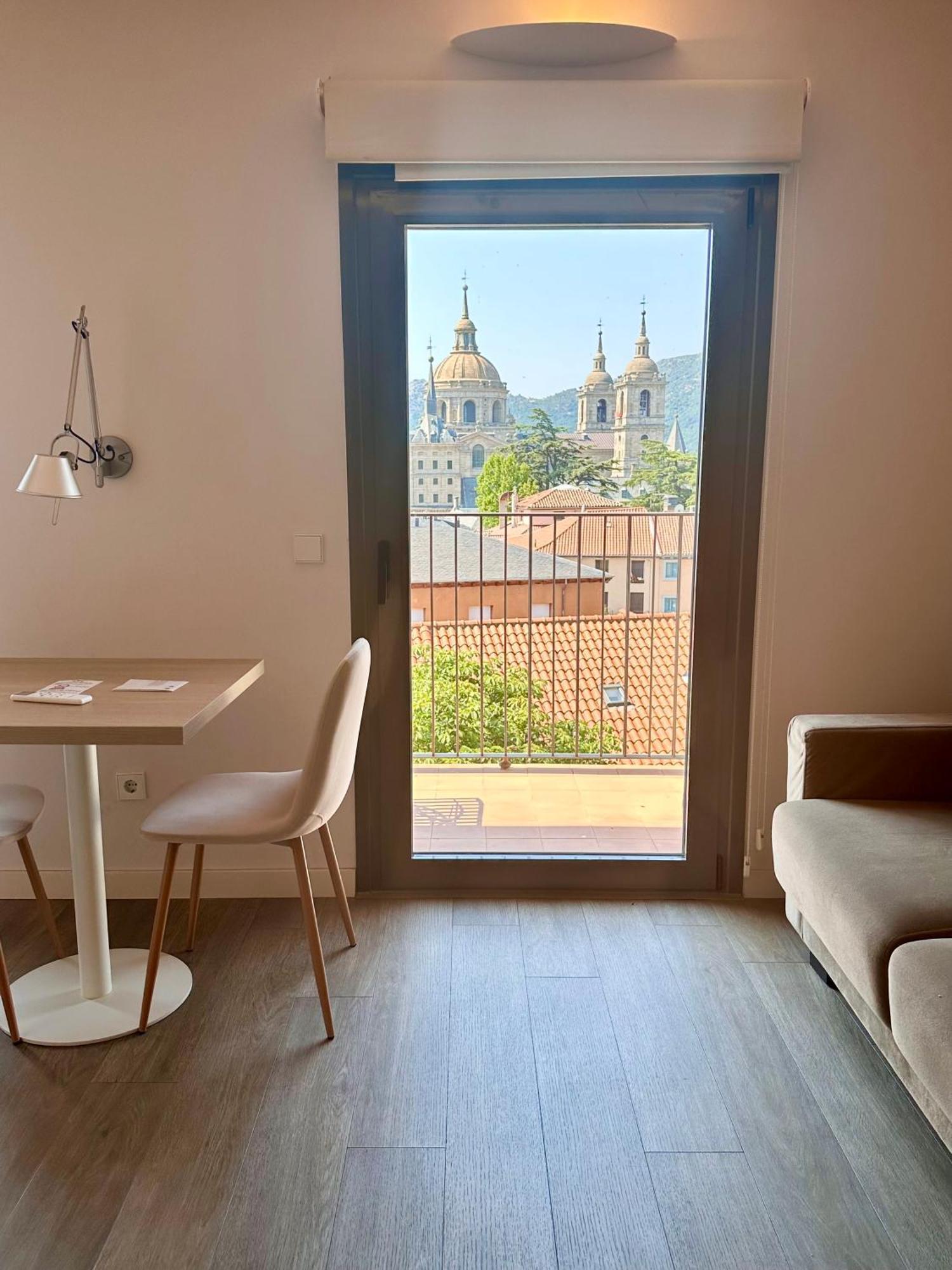 San Lorenzo Suites Сан Лоренсо де Ел Ескориал Екстериор снимка